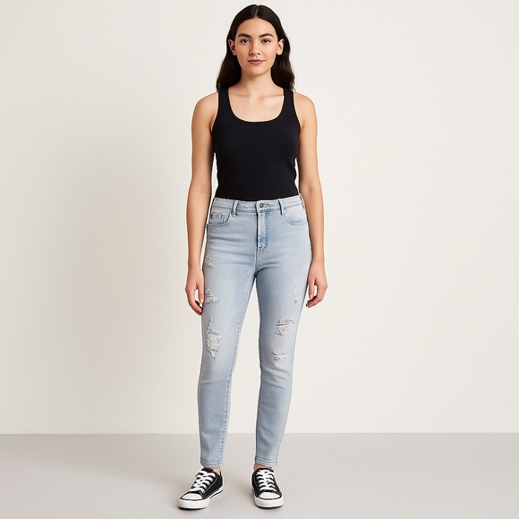 CANYON RIVER BLUES Distressed Light Wash Skinny Jeans Size 12 - Picture 1 of 9